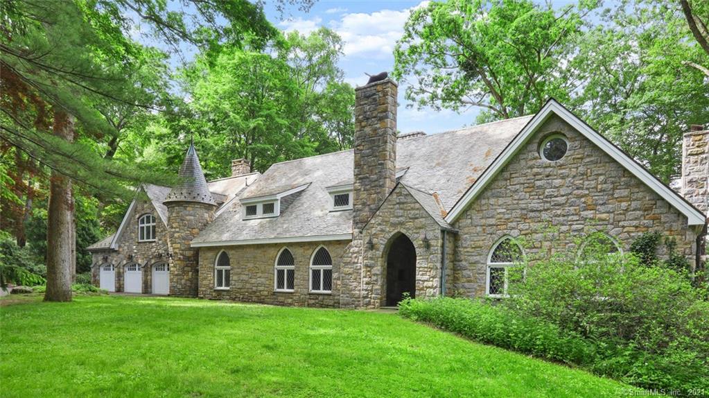 28 Twisted Oak Circle Trumbull CT 06611