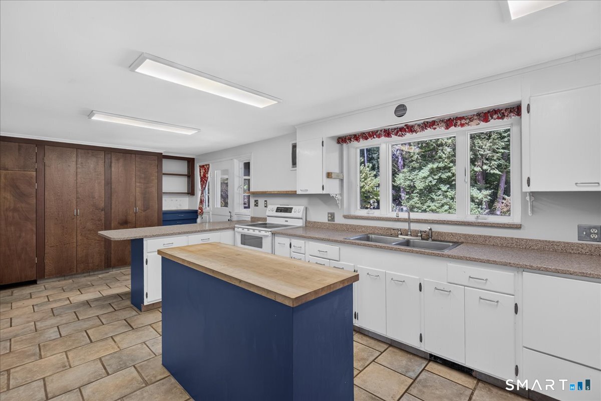 333 Mansfield Road North Haven CT 06473