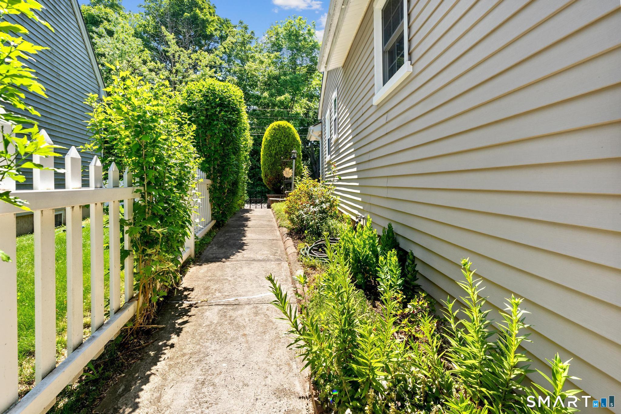 16 Grieb Trail Wallingford CT 06492