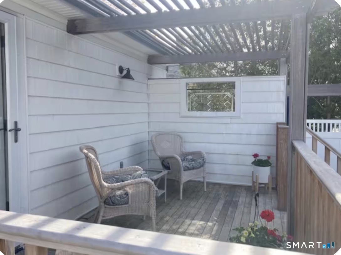 72 Smith Street East Lyme CT 06357