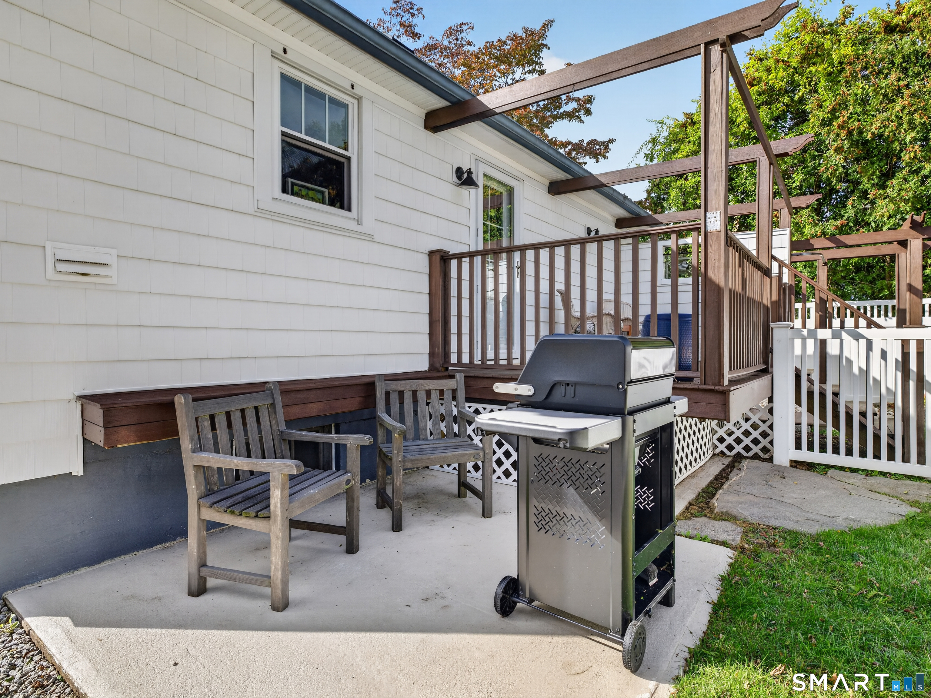 72 Smith Street East Lyme CT 06357