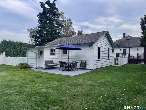 72 Smith Street East Lyme CT 06357