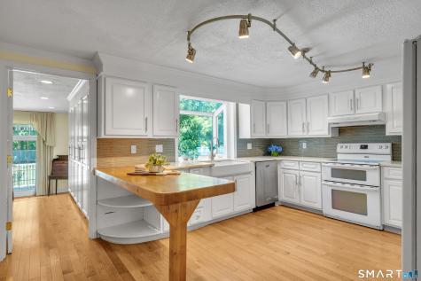 110 Nut Plains Road Guilford CT 06437