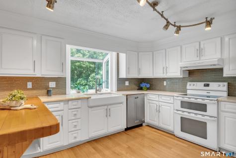 110 Nut Plains Road Guilford CT 06437