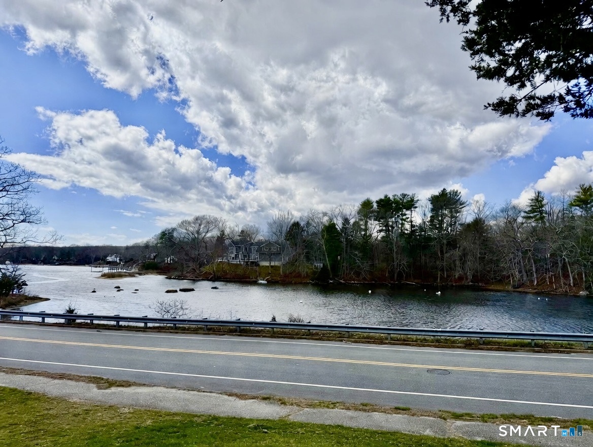 241 Niantic River Road Waterford CT 06385