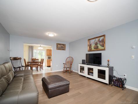 1681 Litchfield Turnpike Woodbridge CT 06525