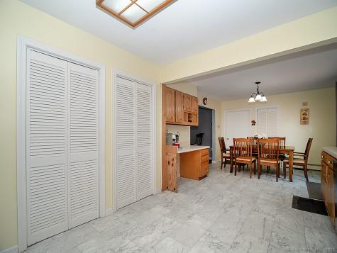 1681 Litchfield Turnpike Woodbridge CT 06525