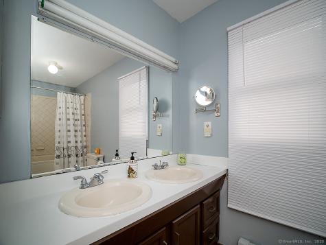 1681 Litchfield Turnpike Woodbridge CT 06525