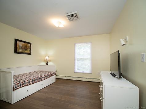 1681 Litchfield Turnpike Woodbridge CT 06525