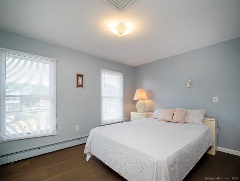 1681 Litchfield Turnpike Woodbridge CT 06525