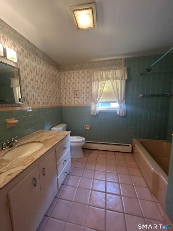 28 Clearview Circle Naugatuck CT 06770