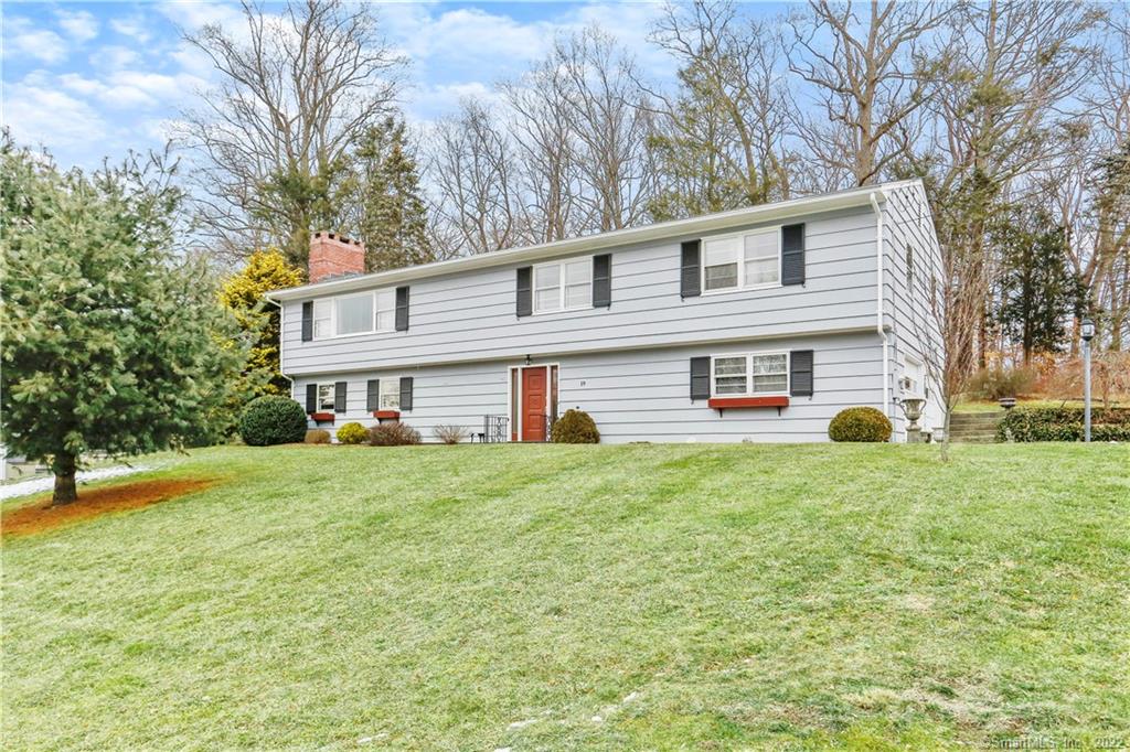 19 Kenwood Lane Trumbull CT 06611