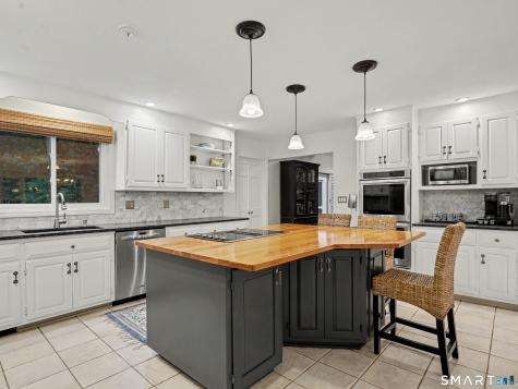 550 Wellington Drive Fairfield CT 06824