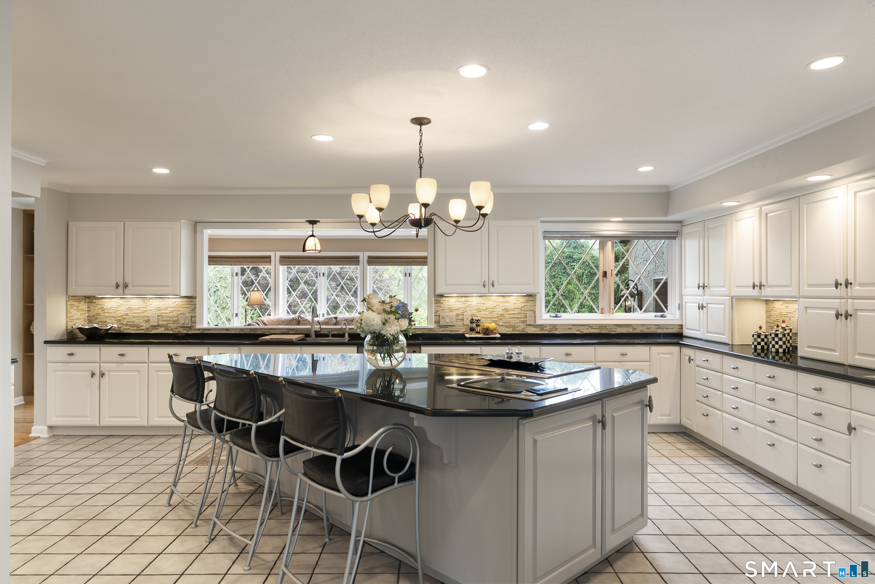 21 Breezy Knoll Avon CT 06001