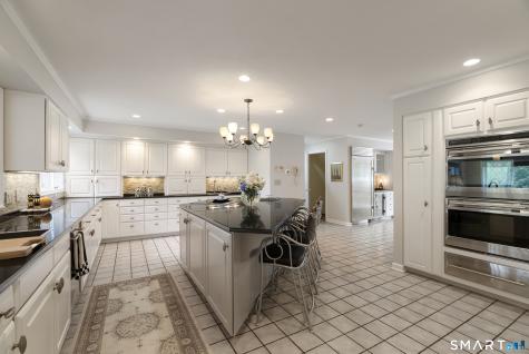 21 Breezy Knoll Avon CT 06001