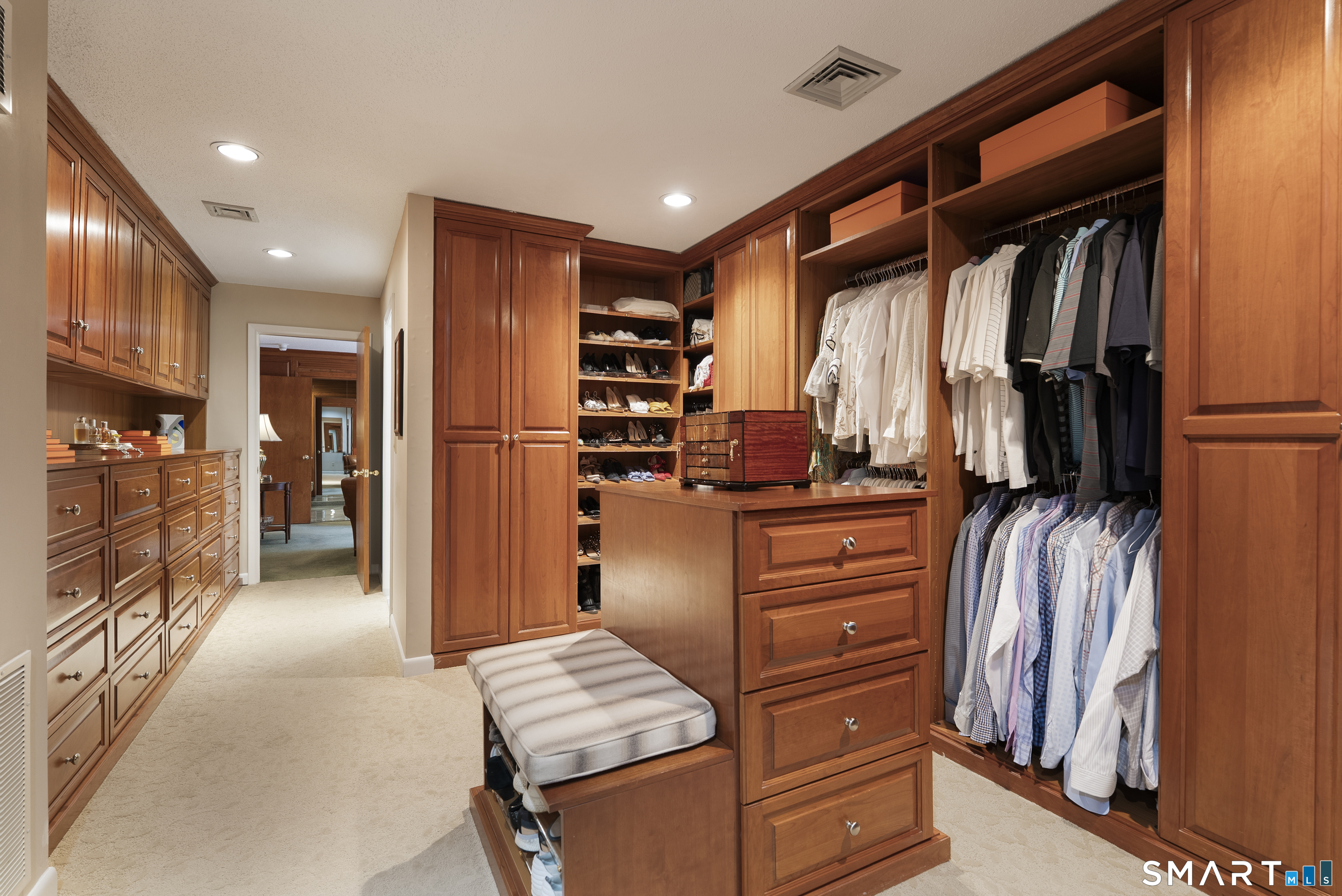 21 Breezy Knoll Avon CT 06001