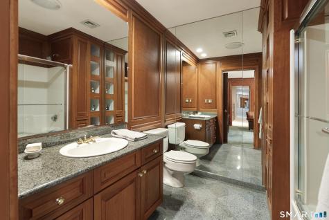 21 Breezy Knoll Avon CT 06001