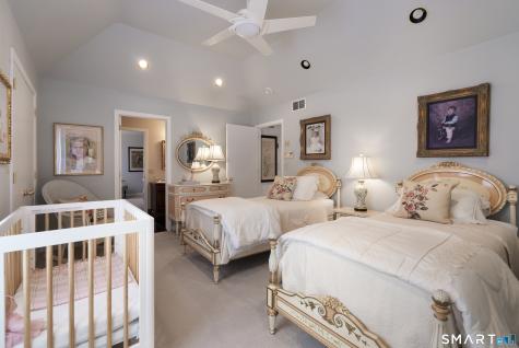 21 Breezy Knoll Avon CT 06001