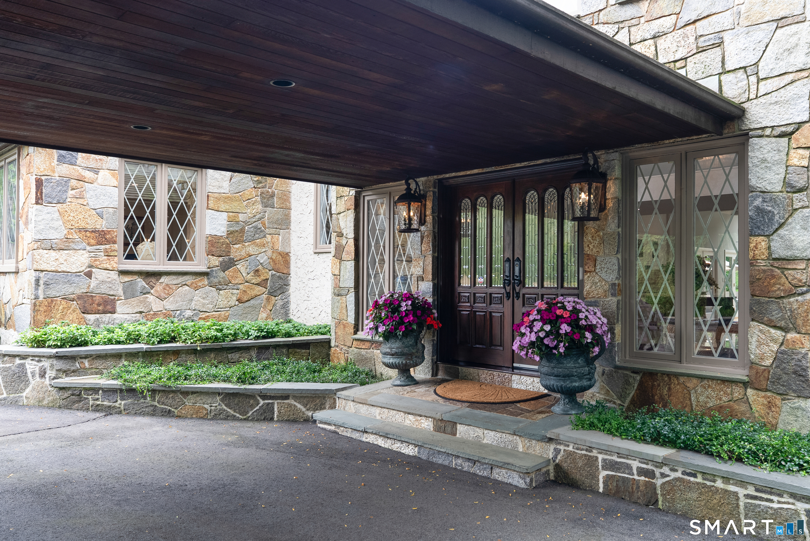 21 Breezy Knoll Avon CT 06001
