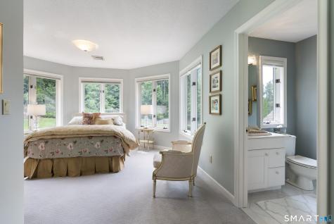 21 Breezy Knoll Avon CT 06001