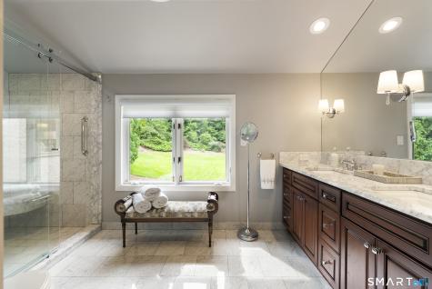21 Breezy Knoll Avon CT 06001