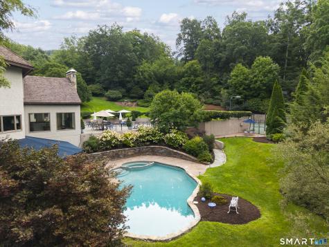 21 Breezy Knoll Avon CT 06001