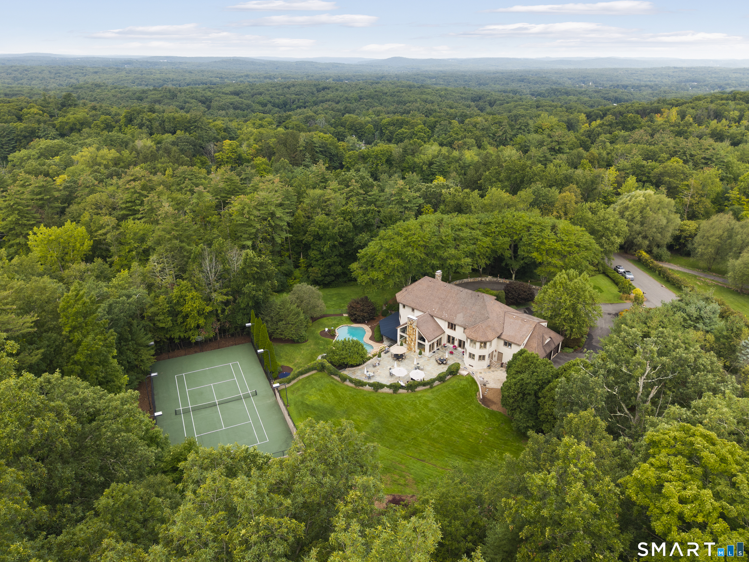 21 Breezy Knoll Avon CT 06001