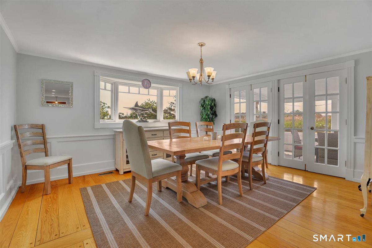 33 Seaside Avenue Guilford CT 06437