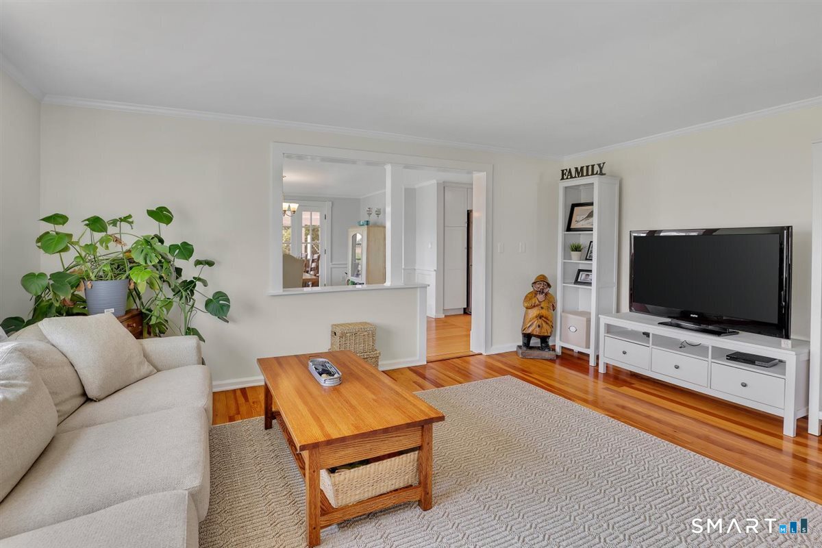 33 Seaside Avenue Guilford CT 06437