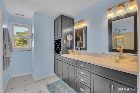 33 Seaside Avenue Guilford CT 06437