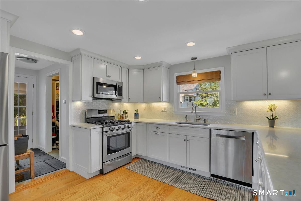 33 Seaside Avenue Guilford CT 06437