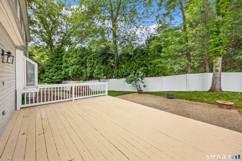 14 Colonial Court Cheshire CT 06410
