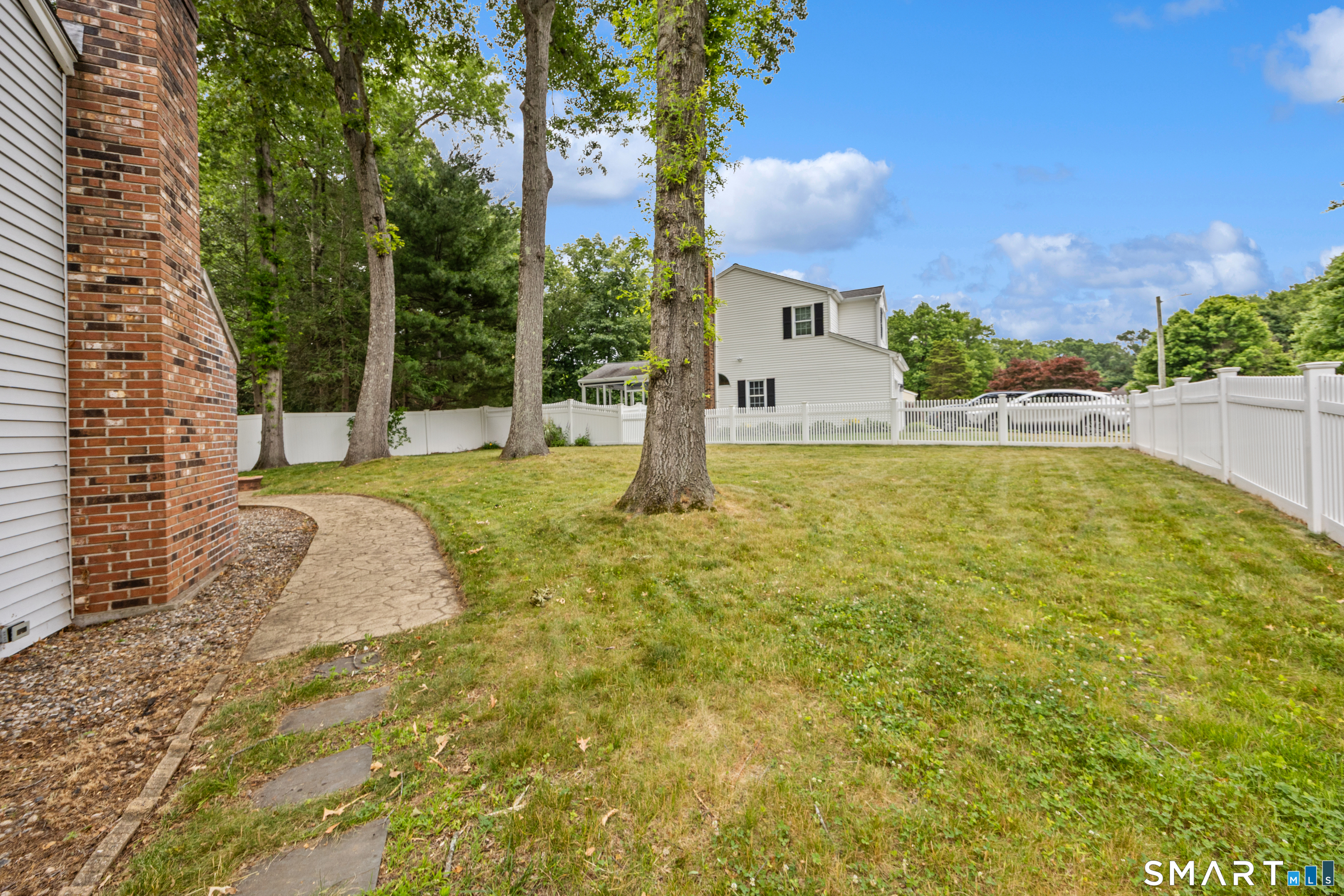 14 Colonial Court Cheshire CT 06410