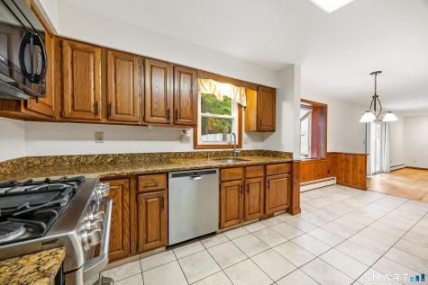 14 Colonial Court Cheshire CT 06410