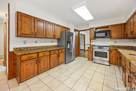 14 Colonial Court Cheshire CT 06410