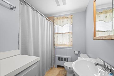 17 Edward Street Enfield CT 06082