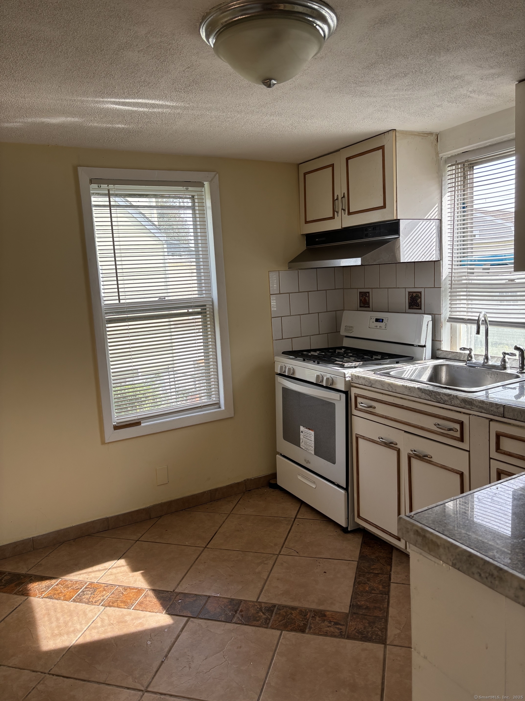 15 Harding Avenue Stratford CT 06615