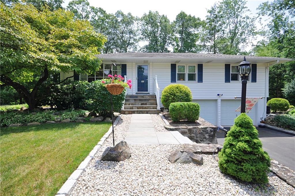 27 Oak Crest Drive Brookfield CT 06804
