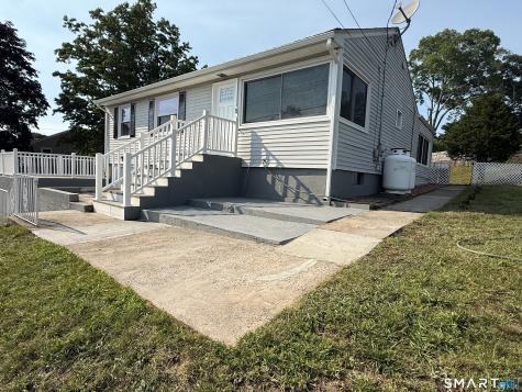 17 Navarro Road East Haven CT 06512