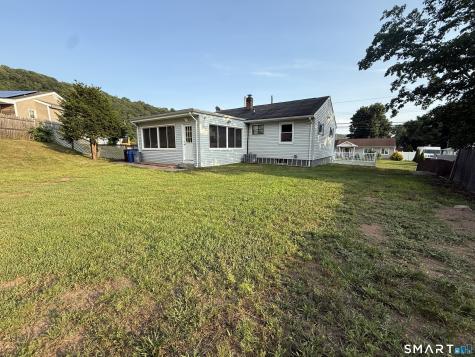17 Navarro Road East Haven CT 06512