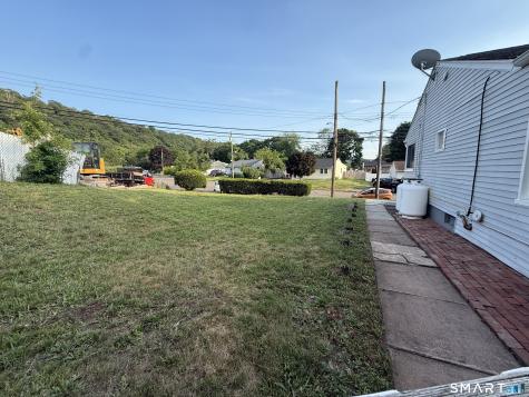 17 Navarro Road East Haven CT 06512