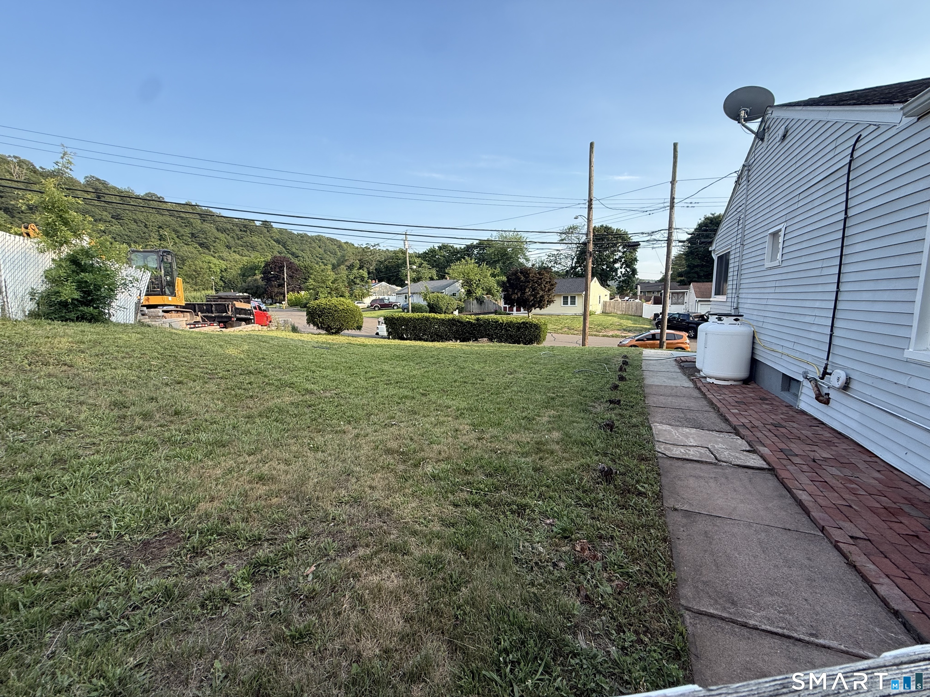 17 Navarro Road East Haven CT 06512