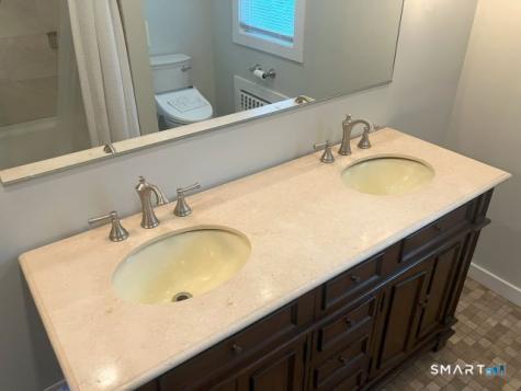 14 Apple Tree Lane Woodbridge CT 06525