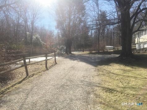14 Apple Tree Lane Woodbridge CT 06525