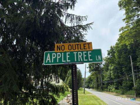 14 Apple Tree Lane Woodbridge CT 06525