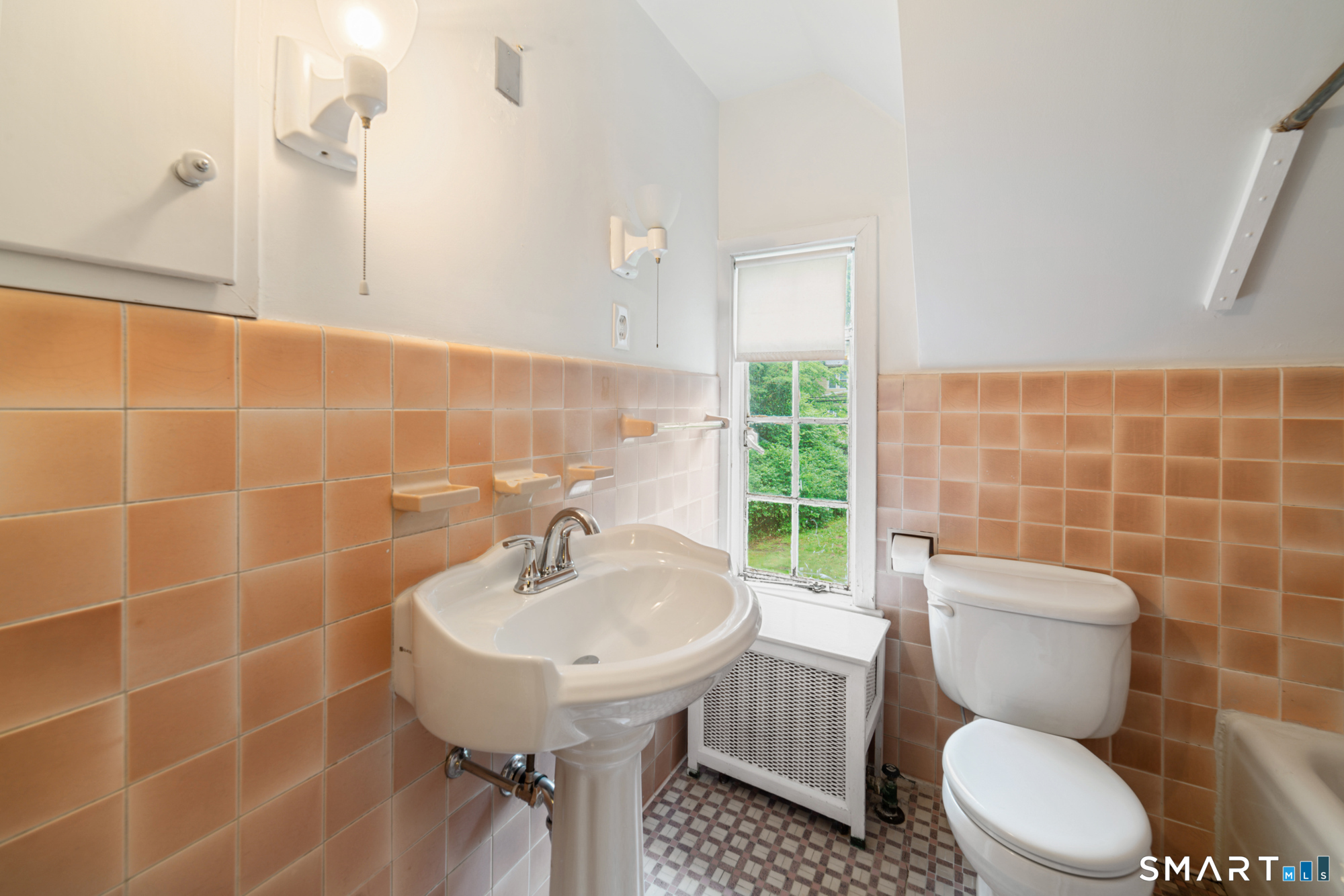 571 Willow Street Waterbury CT 06710