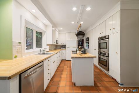571 Willow Street Waterbury CT 06710