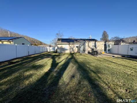 4 Hellstrom Road East Haven CT 06512