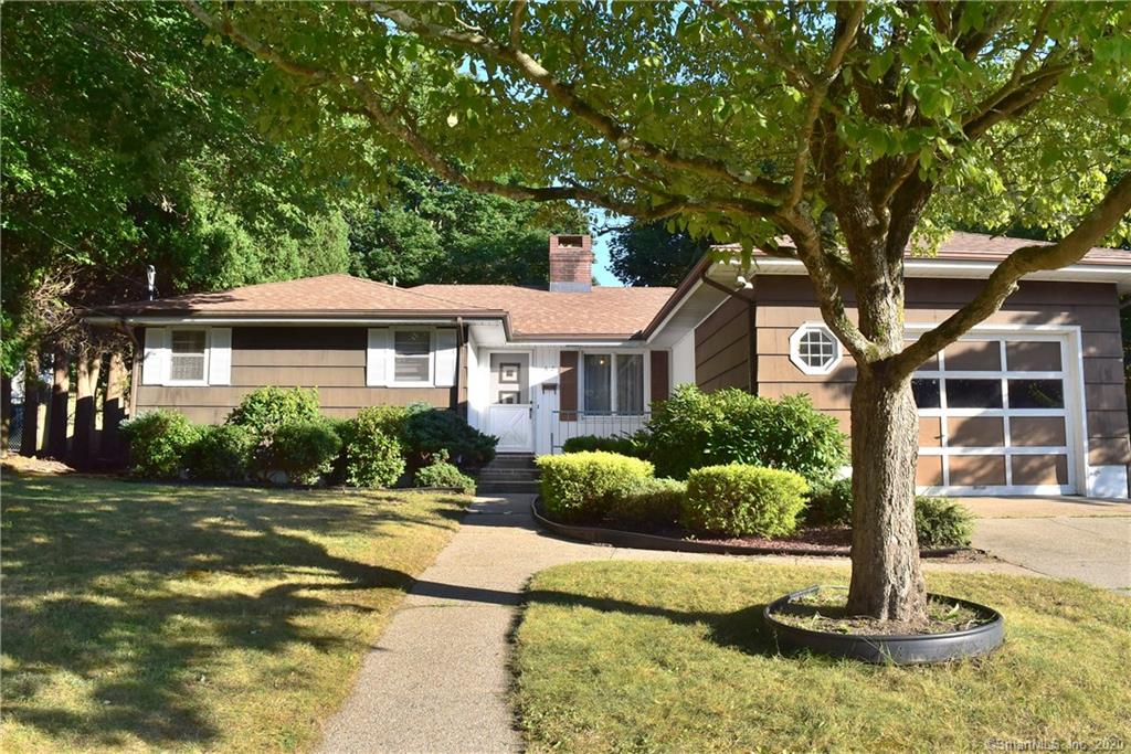 62 Warren Street New London CT 06320