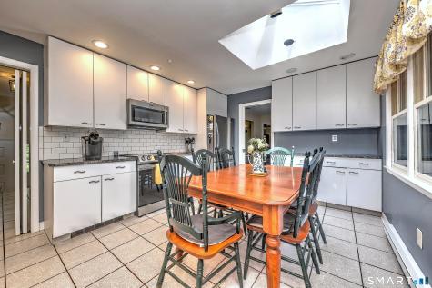 997 Rainbow Trail Orange CT 06477